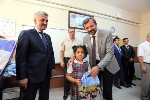 Bursa G&uuml;rsu protokol&uuml; &ouml;ğrencilerin heyecanını paylaştı