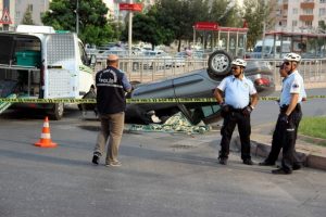 İki otomobil &ccedil;arpıştı: 1 &ouml;l&uuml;, 1 yaralı