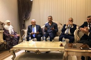 Başbakan Yıldırım'dan 15 Temmuz şehidinin ailesine ziyaret