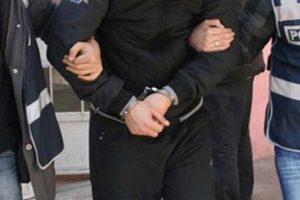 Sahte vali ile &ouml;zel kalem m&uuml;d&uuml;r&uuml; tutuklandı