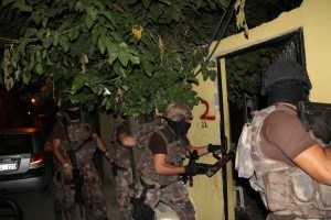 3 ilde uyuşturucu operasyonu: 18 g&ouml;zaltı