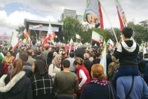 Almanya'da 'beyaz zeminli' &Ouml;calan posterine izin &ccedil;ıktı!