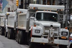 New York'ta ter&ouml;re karşı kum kamyonlu &ouml;nlem
