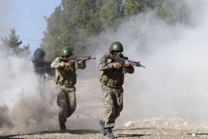 Komando olmanın yolu zor bir eğitimden ge&ccedil;iyor