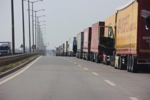 Kapıkule'de 11 kilometre tır kuyruğu