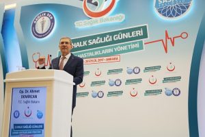 "Sağlık &ccedil;alışanlarının memnuniyeti artırılmalı"