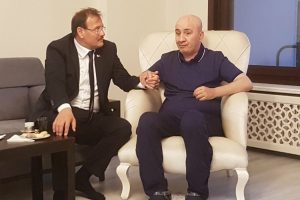 &Ccedil;avuşoğlu'ndan 15 Temmuz kahramanına ziyaret