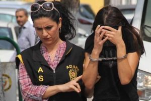 Hamile kadın "hasta" numarasıyla gasp yaptı