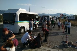 Balıkesir'de minib&uuml;sler &ccedil;arpıştı: 41 kişi yaralı