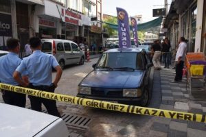 Afgan &ccedil;ocuk 5'inci kattan d&uuml;şt&uuml;, anne g&ouml;zaltına alındı