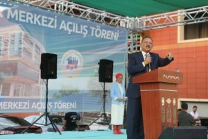 &Ouml;zhaseki'den İzmir'e 'acemilerin elindeki kumaş' benzetmesi