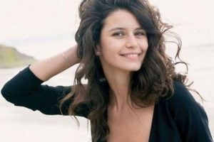Beren Saat &ccedil;evirmeden rahatsız oldu