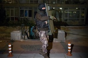 Ter&ouml;ristleri tedavi ettiren PKK'lılara operasyon
