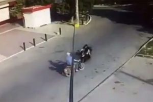 Motosikletler kafa kafaya &ccedil;arpıştı!