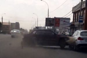 Hurdaya d&ouml;nm&uuml;ş ara&ccedil;la seyir kazayla bitti