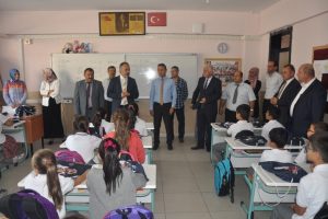 Bursa İneg&ouml;l Belediyesi'nden &ouml;ğrencilere kırtasiye malzemesi