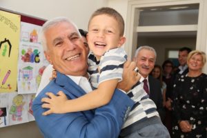 Bursa Nil&uuml;fer Belediye Başkanı Bozbey &ouml;ğrencilerin heyecanına ortak oldu