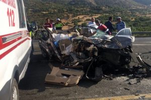 Elazığ'da feci kaza: 3 &ouml;l&uuml;, 1 yaralı