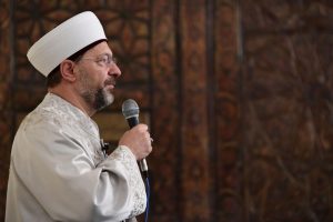 Diyanet İşleri Başkanı Erbaş, sabah namazı kıldırdı