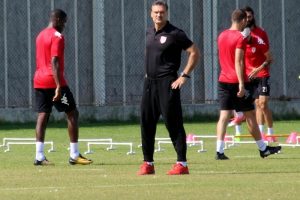 Alpay &Ouml;zalan'dan basına sınırlama