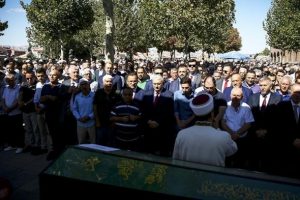 Başbakan Yıldırım, Cuma namazını Hacı Bayram Cami'nde kıldı