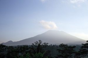 Bali adasının bir kısmı yanardağ nedeniyle boşaltıldı