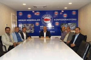 Eğitim-Bir-Sen Bursa'dan &ouml;ğretmene yapılan bı&ccedil;aklı saldırıya tepki