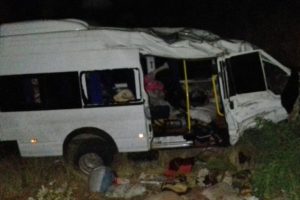 Tarım iş&ccedil;ilerini taşıyan minib&uuml;s yoldan &ccedil;ıktı: 17 yaralı