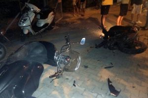 &Ouml;nce motosiklete sonra turist &ccedil;ifte &ccedil;arptı: 1 &ouml;l&uuml;, 2 yaralı