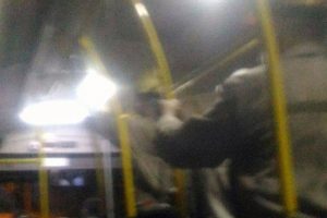 Madenciler "koltuklar kirlenmesin" diye ayakta seyahat etti