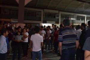 Gece saatlerinde Suriyeli gerginliği! Y&uuml;zlerce kişi...