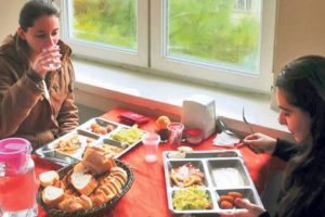 11 liralık yemek &ouml;ğrenciye 25 liraya satılıyor!