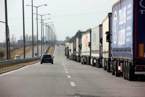 Kapıkule'de 12 kilometre tır kuyruğu