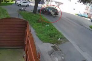 Motosikletli metrelerce u&ccedil;tu