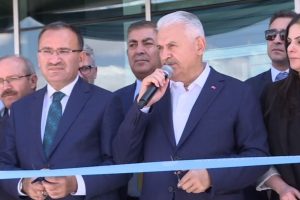 Başbakan, Neşet Ertaş K&uuml;lt&uuml;r Merkezinin a&ccedil;ılışını yaptı