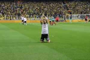 Caner'in hareketine Fenerbah&ccedil;elilerden tepki!