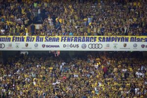 Kadık&ouml;y'de trib&uuml;nler tıklım tıklım