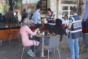 Emniyet'ten okul &ccedil;evrelerinde ve parklarda sıkı denetim