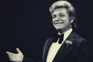 Zeki M&uuml;ren Bursa'da şarkılarıyla anıldı