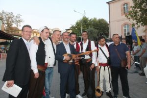 Bursa'da Belediye başkanına m&uuml;zik aleti &ccedil;aldırdılar