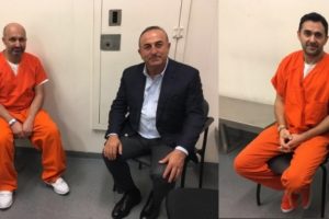 &Ccedil;avuşoğlu o T&uuml;rk tutukluları ziyaret etti