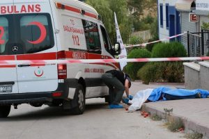 Komşusunu silahla vurdu ardından intihar etti