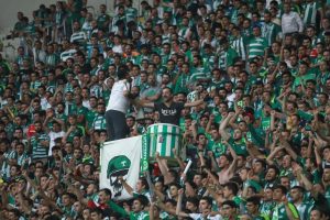 Timsah Arena'da Bursaspor taraftarından g&ouml;rsel ş&ouml;len