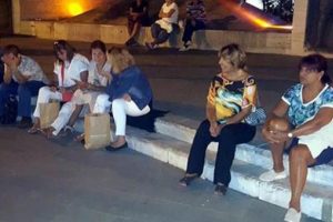 Bodrum'da deprem sonrası vatandaşlar sokağa &ccedil;ıktı