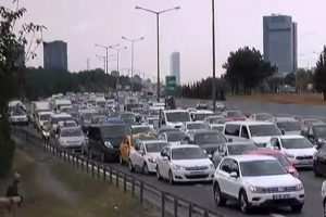 K&ouml;pr&uuml;deki &ccedil;alışma trafiği fel&ccedil; etti