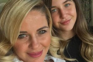 Emine &Uuml;n'den anne-kız selfiesi