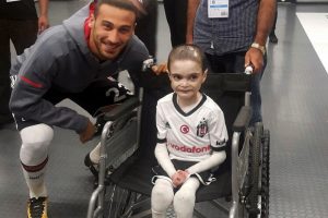 Beşiktaş hayali ger&ccedil;ek oldu, şimdi ayaklarının a&ccedil;ılmasını istiyor