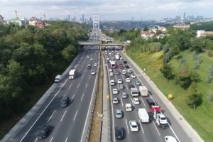 FSM K&ouml;pr&uuml;s&uuml;'nde oluşan trafik yoğunluğu havadan g&ouml;r&uuml;nt&uuml;lendi