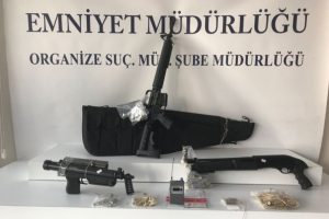 Polisten silah tacirlerine operasyon