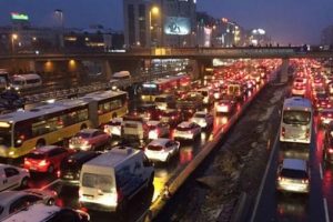 İstanbul'da akşam trafiği paniği başladı!